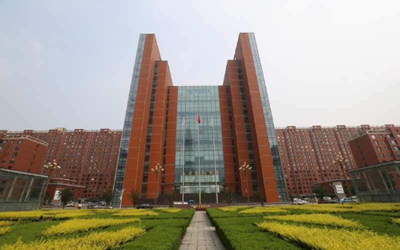2003年，邁入集團化經(jīng)營發(fā)展軌道