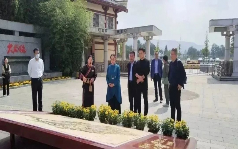 全國人大代表、中國民間商會副會長、全聯(lián)女企業(yè)家商會會長、天津榮程祥泰集團董事會主席張榮華到靈寶市考察傳統(tǒng)文化保護傳承