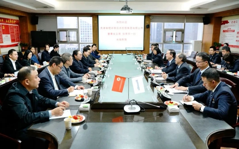 榮程集團(tuán)董事會(huì)主席張榮華，榮華控股黨委書(shū)記、董事長(zhǎng)崔榮華一行到陜鼓座談交流