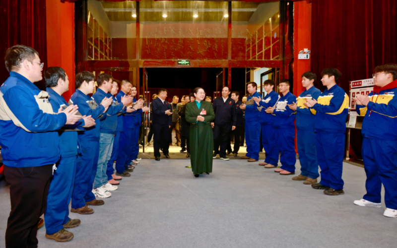 榮程集團(tuán)歡迎全國(guó)人大代表、榮程集團(tuán)董事會(huì)主席張榮華光榮履職載譽(yù)歸來(lái)