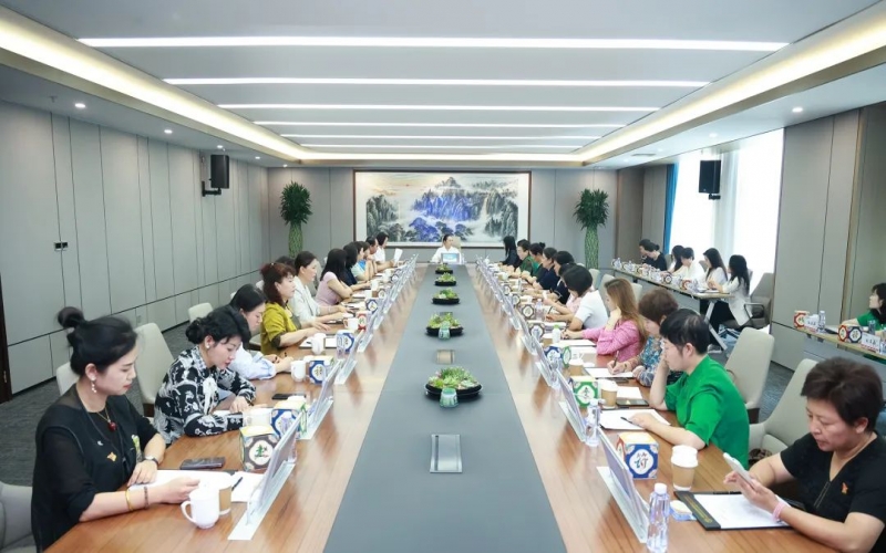 喜迎七一 向黨獻(xiàn)禮 - 張榮華主席與淄博市女企業(yè)家商會一行座談交流，凝聚她力量，展現(xiàn)她擔(dān)當(dāng)！