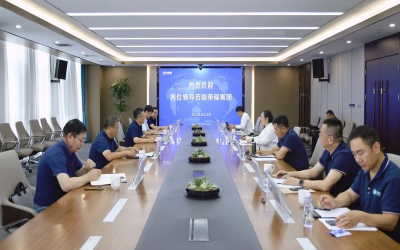 張榮華主席與北奔重型汽車集團(tuán)黨委書記、董事長何清一行座談交流