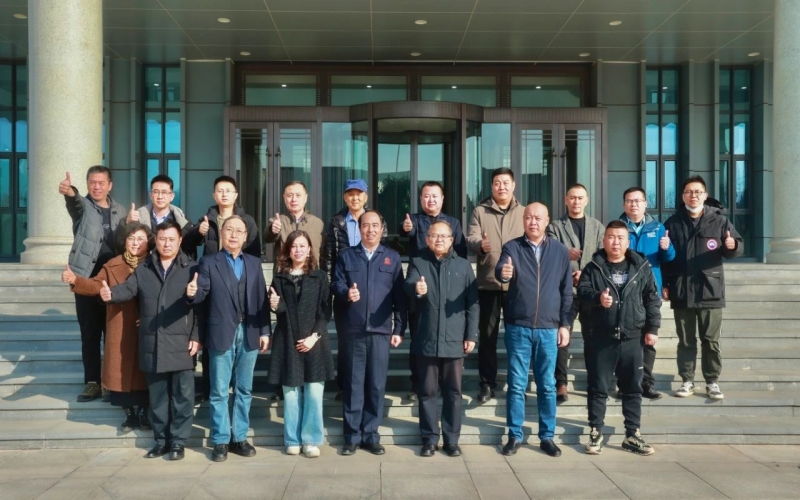 天津市鋼鐵工業(yè)協(xié)會(huì)秘書(shū)長(zhǎng)、天津市冶金商會(huì)副會(huì)長(zhǎng)楊勇一行到榮程集團(tuán)座談交流